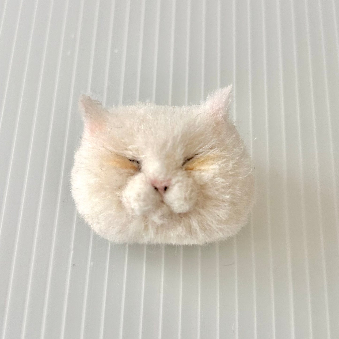 meow-felt 白猫ブローチ（448-002）