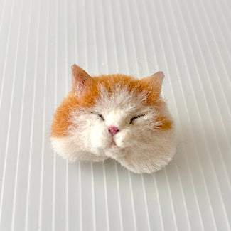 meow-felt 茶白猫ブローチ（448-001）