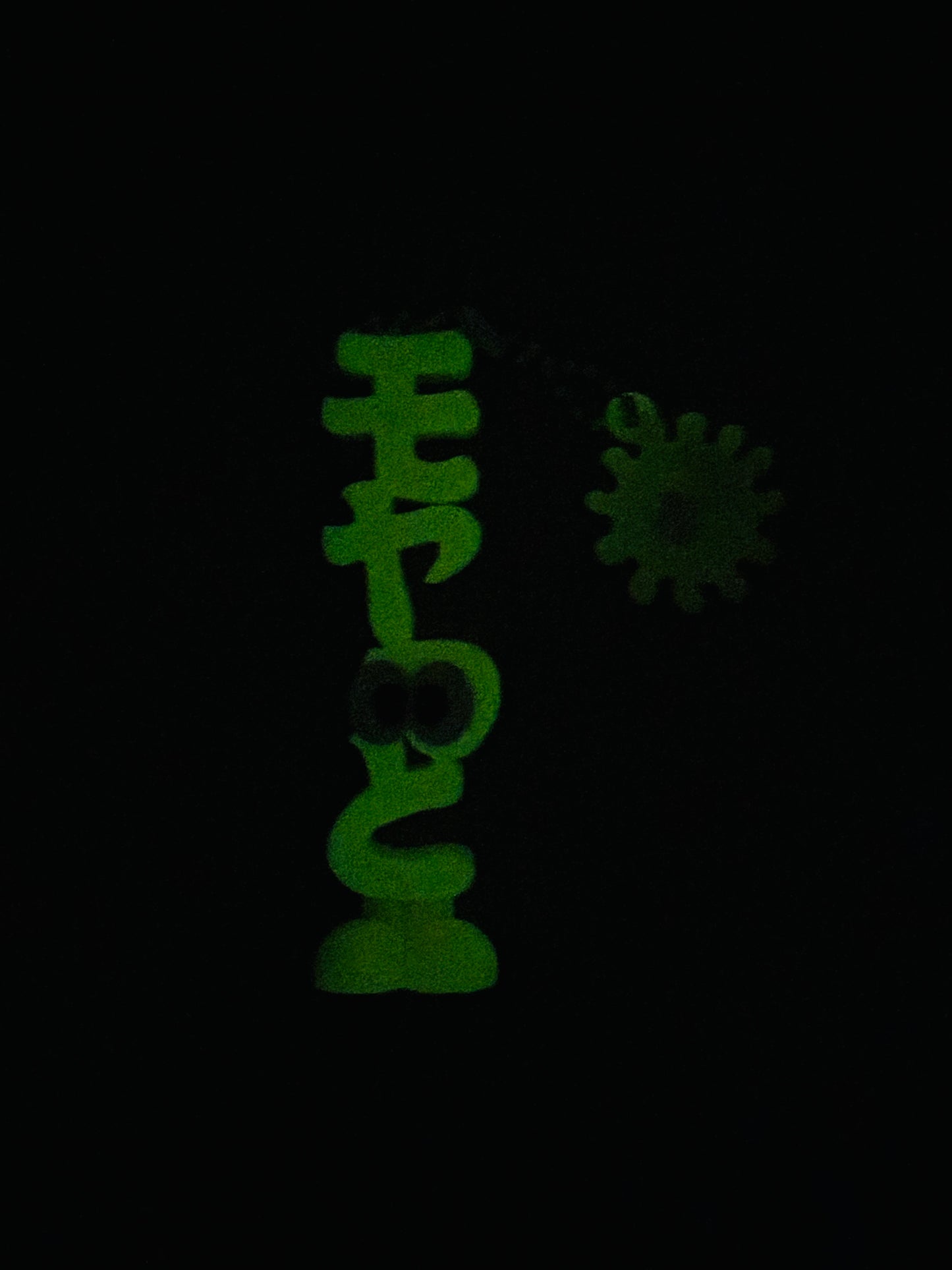 rcreativeコラボ×モヤっと　蓄光チャーム　