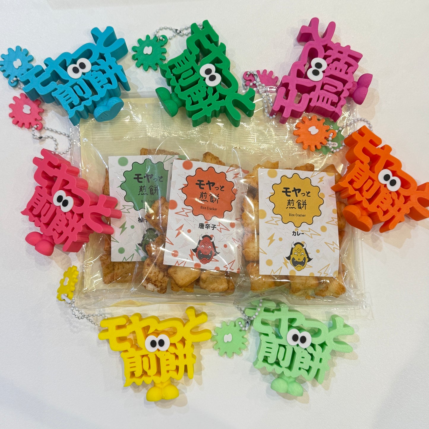 rcreativeコラボ×モヤっと　モヤっと煎餅チャーム　
