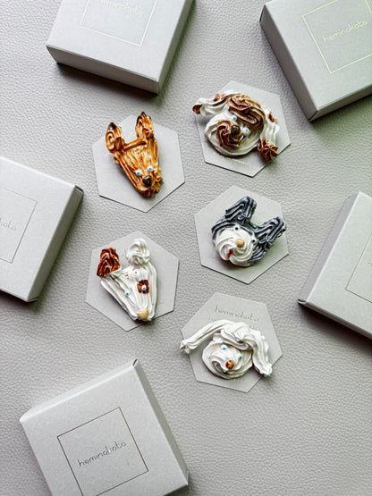 heminokoto　犬のブローチ　陶器製　Dog Brooch Handmade from ceramic　